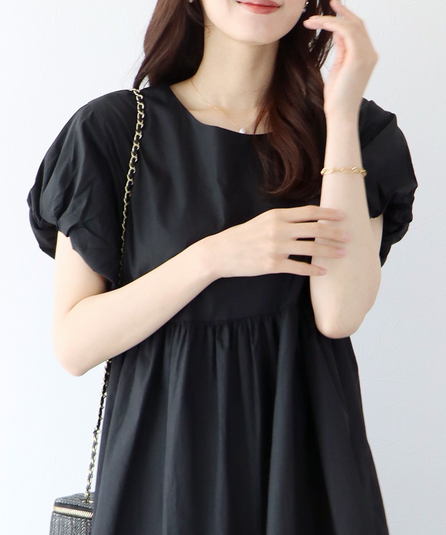 日本 BLUE EAST - 優雅的她泡泡袖洋裝-經典黑