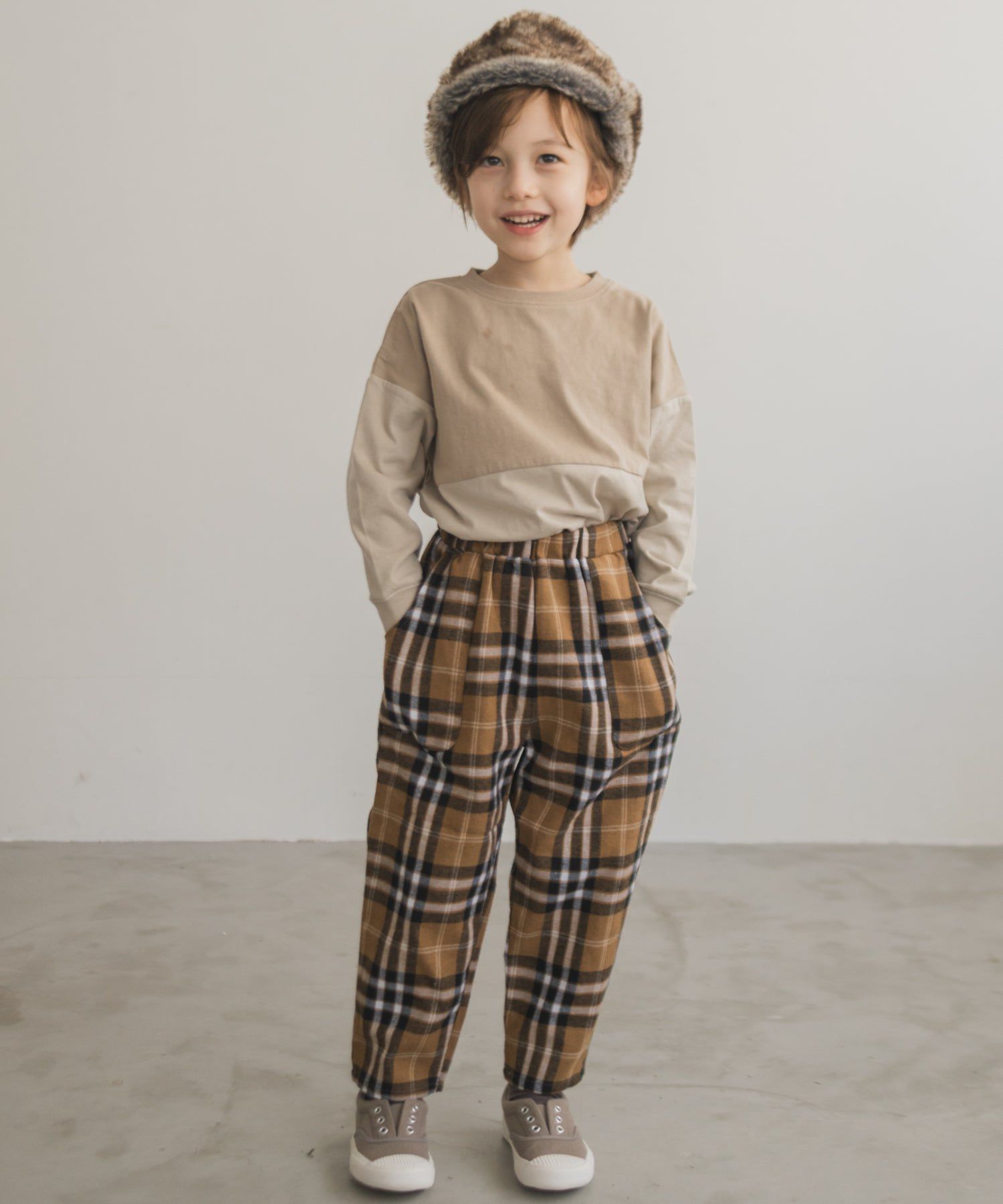 日本 PAIRMANON - 百搭鬆緊長褲-細直條紋-黑