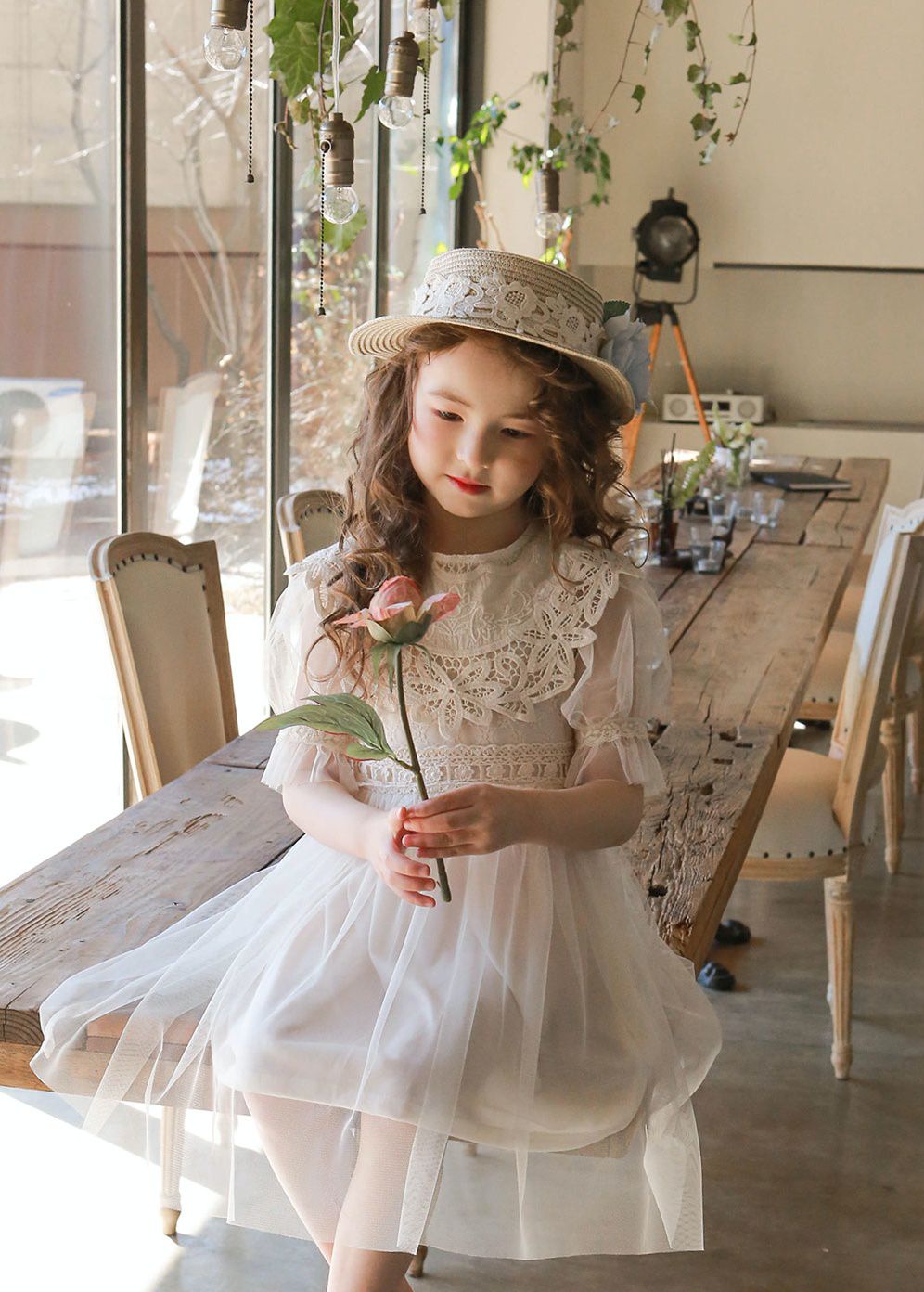 韓國 PuellaFLO - 鏤空花朵圓領網紗洋裝-米白