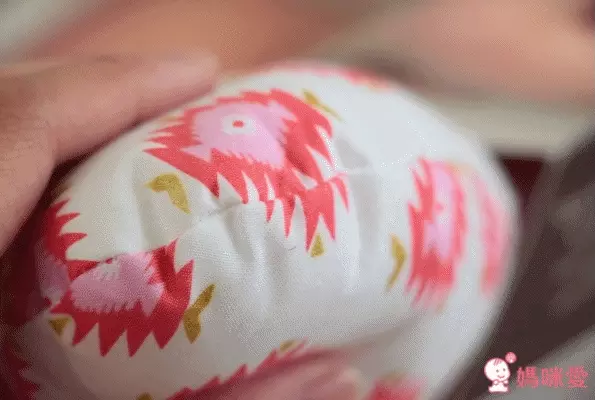 【 美國 Rocking Baby 】嬰兒護頸枕 Ｘ 親膚顆粒毯 Ｘ 顆粒圍兜