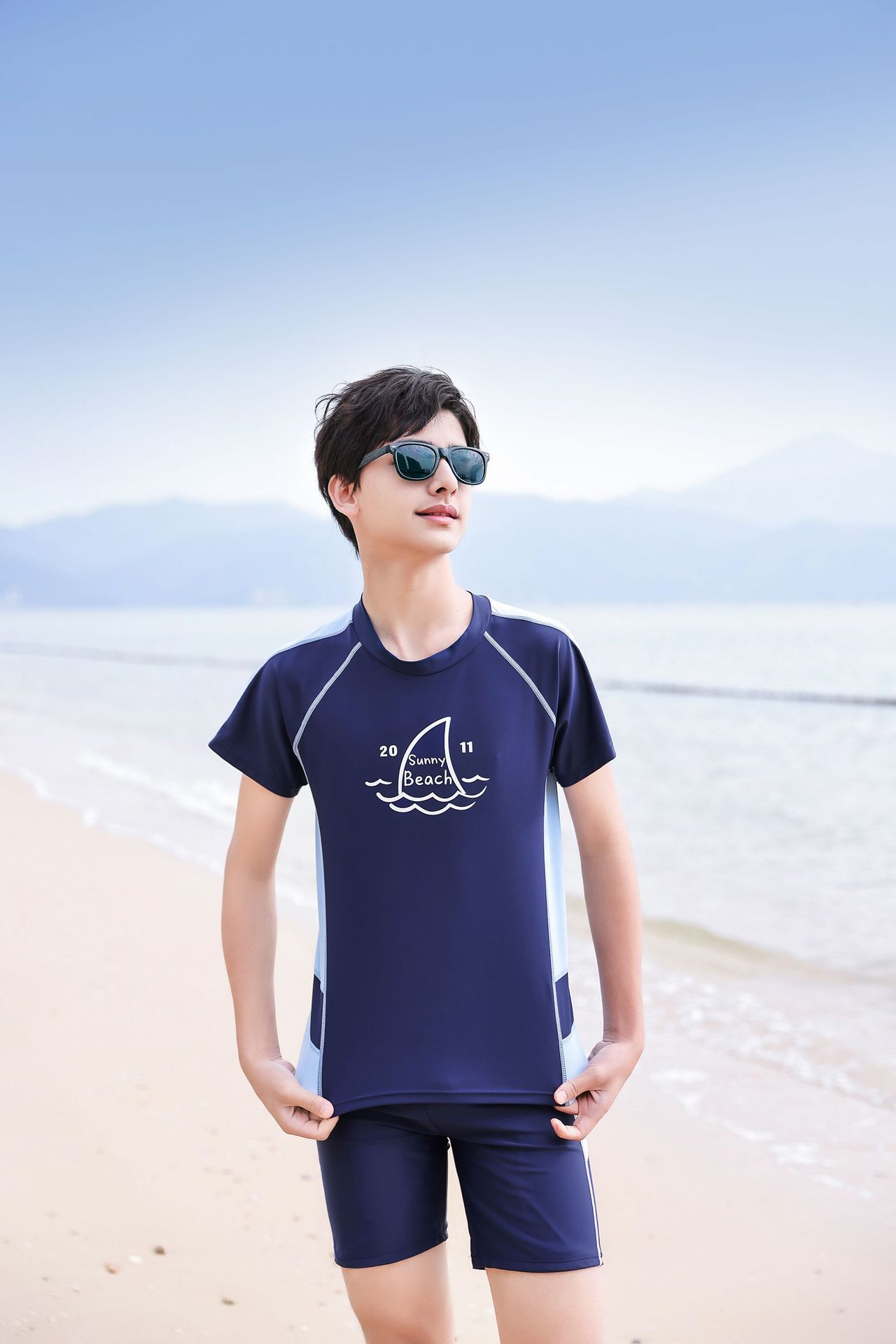 大童男孩短袖泳衣套裝(二件組)-鯊魚鰭-深藍色-泳衣、泳褲