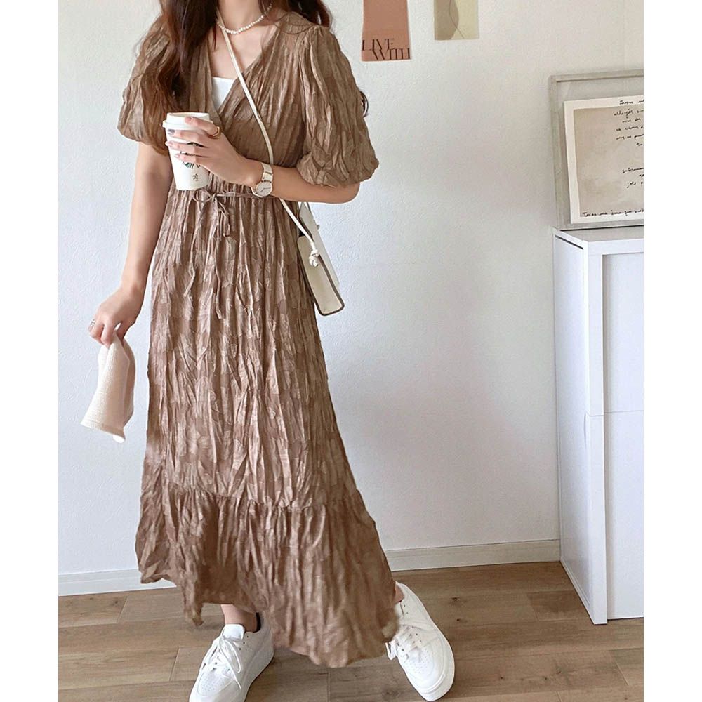 透膚露背花卉皺摺深V泡泡袖洋裝-摩卡棕