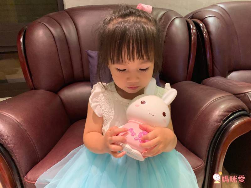 小牛津 - 【獨家價】全新第五代-16G大容量萌萌兔故事機＋防摔衣-粉-獨家加贈-小故事大啟發