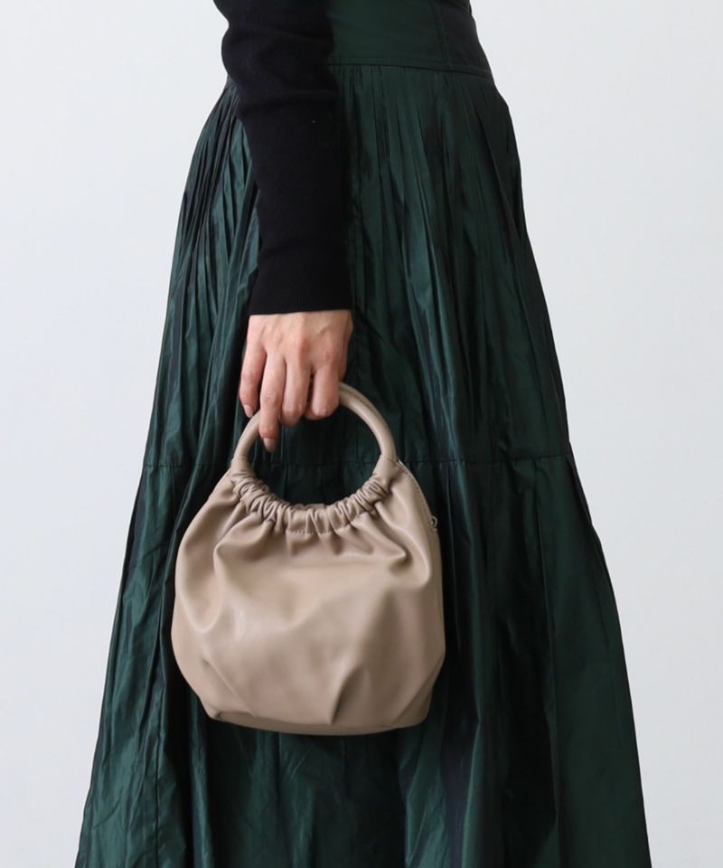 日本 COOCO - 2WAY柔軟皮革豆形手提小包/側背包-淺灰杏 (W14*H20*D12cm)