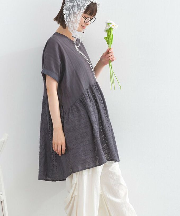 日本 Lupilien - 100%印度棉 柔美緹花長版短袖上衣-炭灰