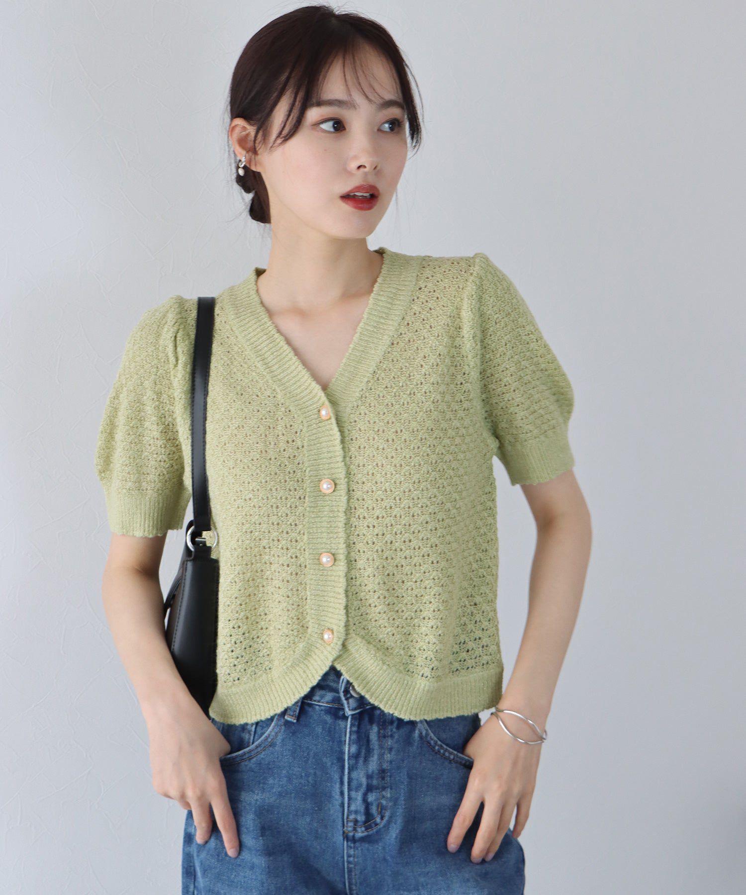 日本 BLUE EAST - 簡約V領鉤針短袖上衣-米杏