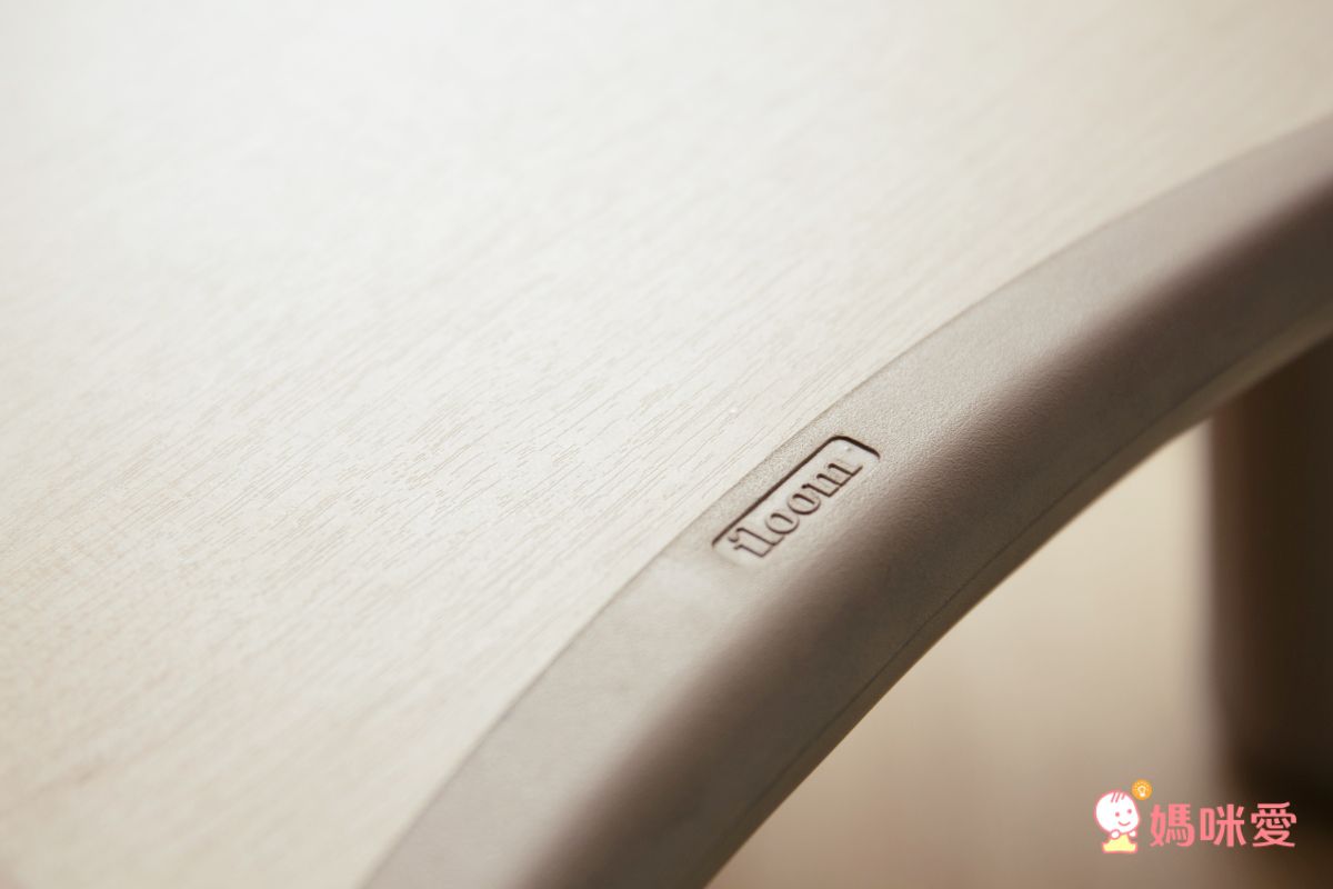 iloom怡倫家居 - Tinkle-Pop 兒童800型 三段式幸運草成長桌-原木色