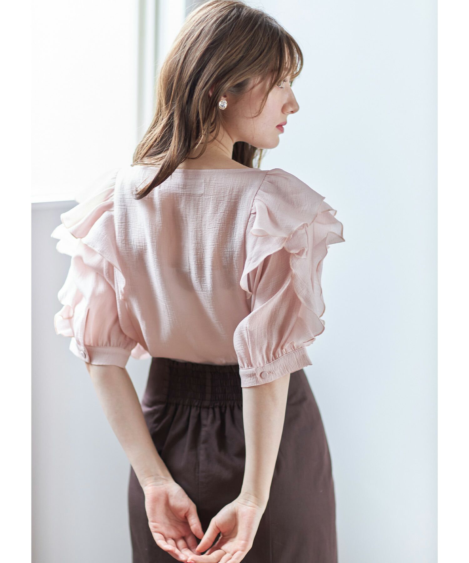 日本 tocco-closet - 優雅光澤感綁帶短袖上衣-星塵粉