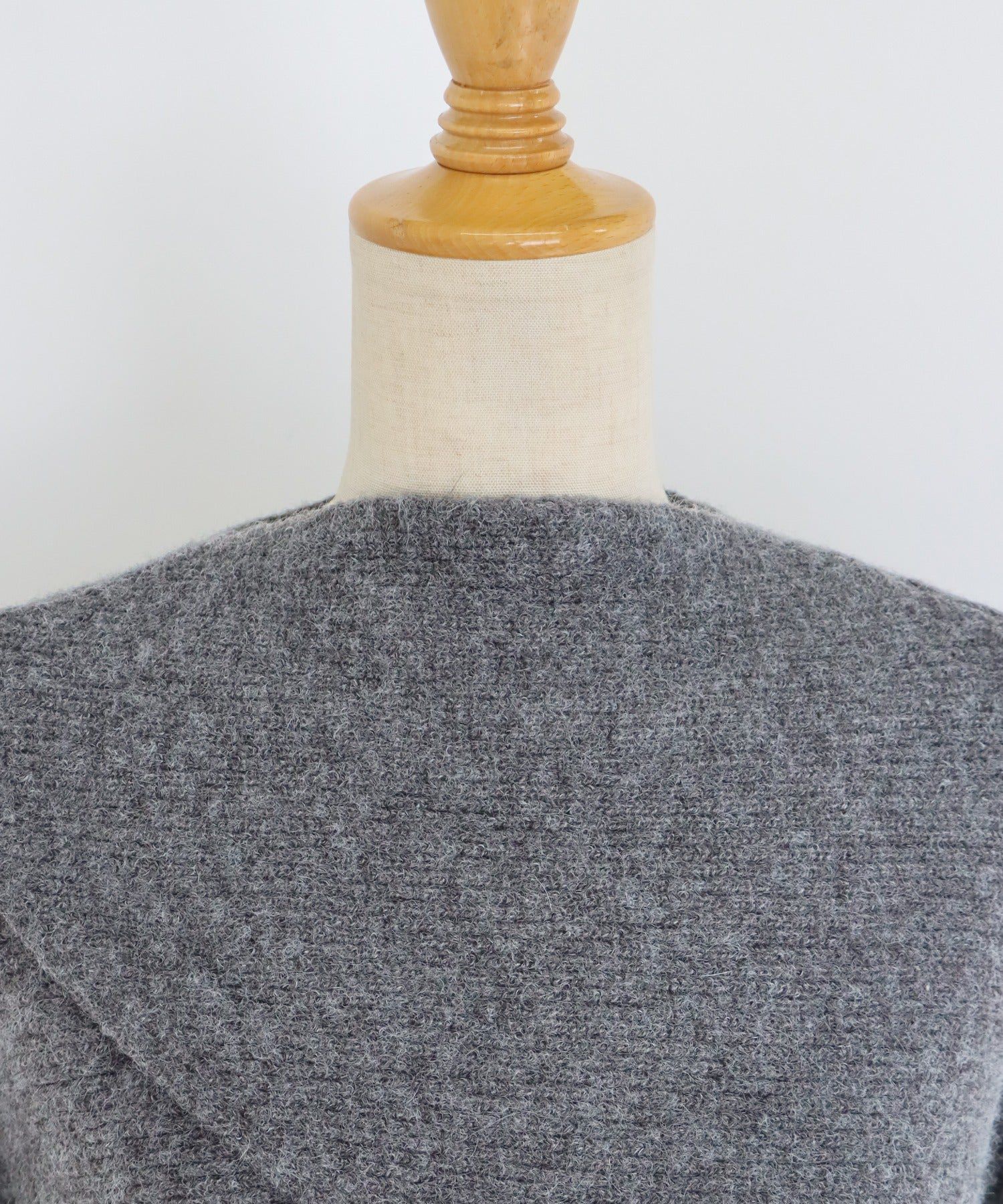 日本 BLUE EAST - 交叉短版針織長袖罩衫-淺灰