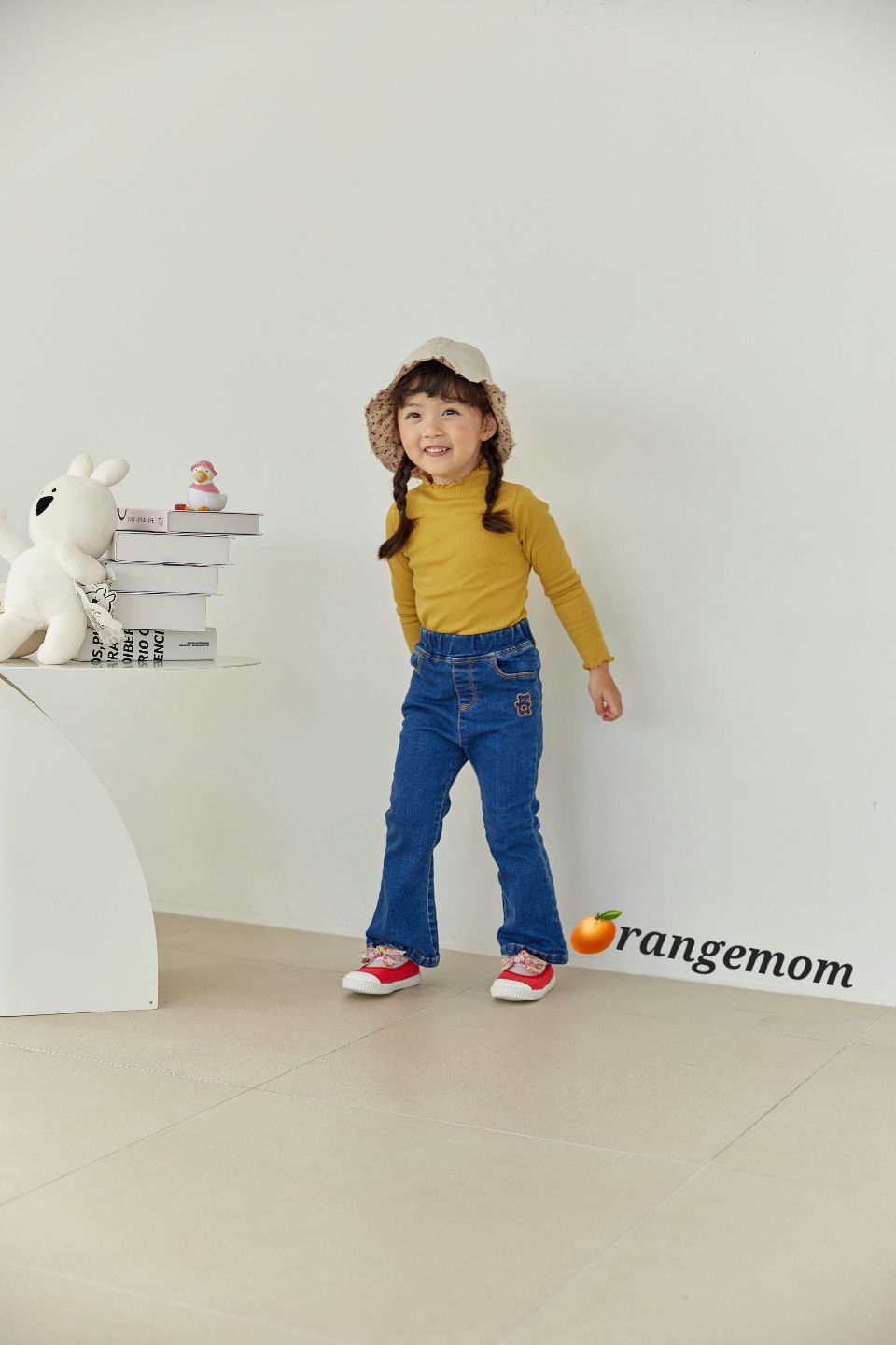 韓國 Orange Mom - 百搭彈性直紋捲邊上衣-芥黃