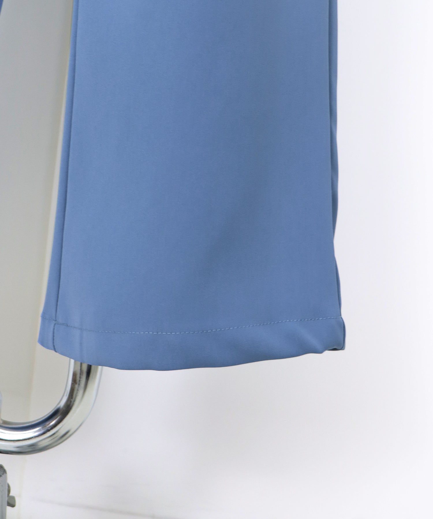 日本 BLUE EAST - 質感百搭垂墜感西裝褲-米灰