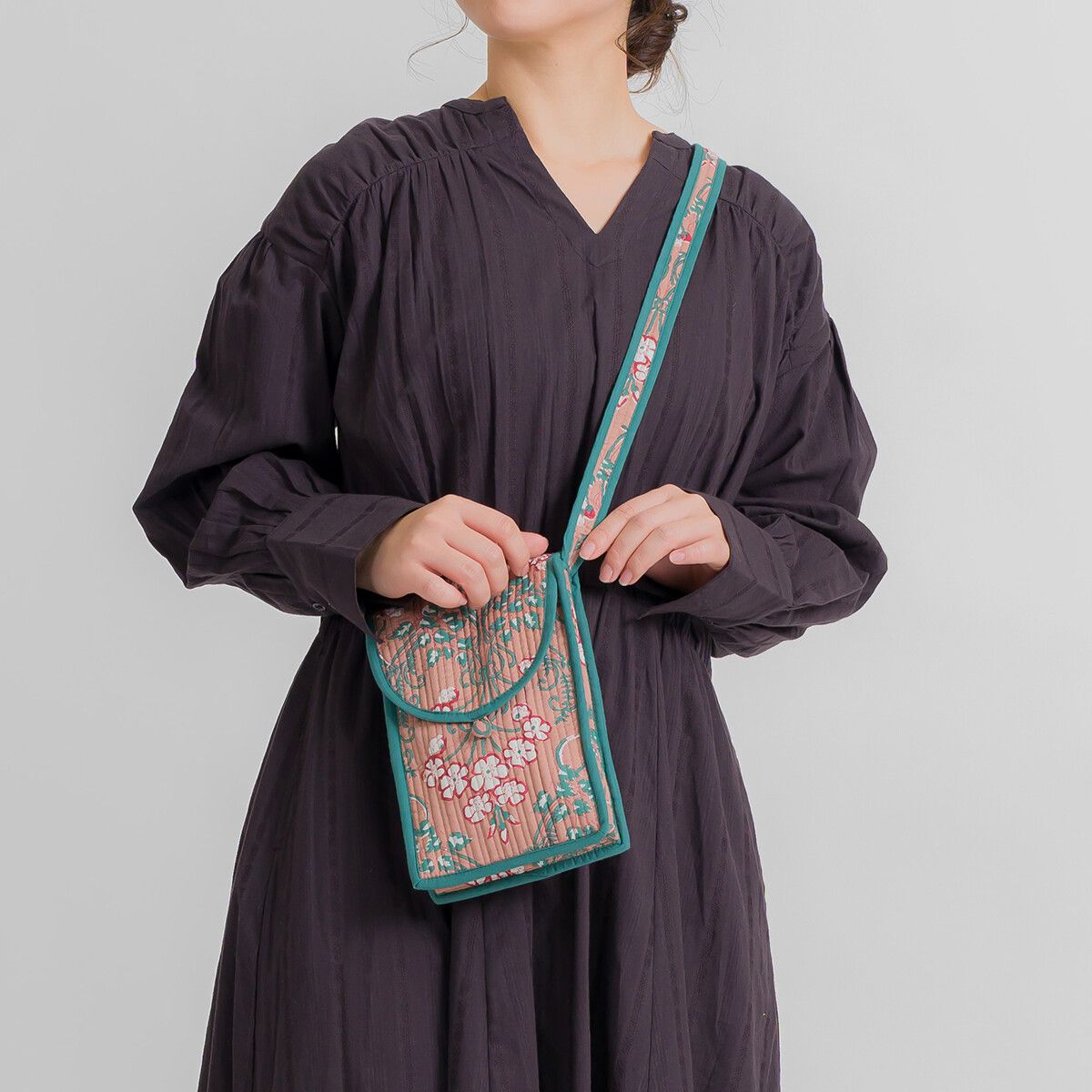 日本代購 - 100%印度棉手染印花手機包-煙燻粉 (15x20x3cm)