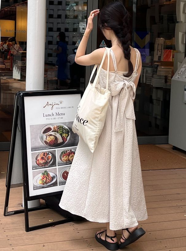 日本 GRL - 可愛後扭結泡泡袖吊帶裙-淺米杏 (F)