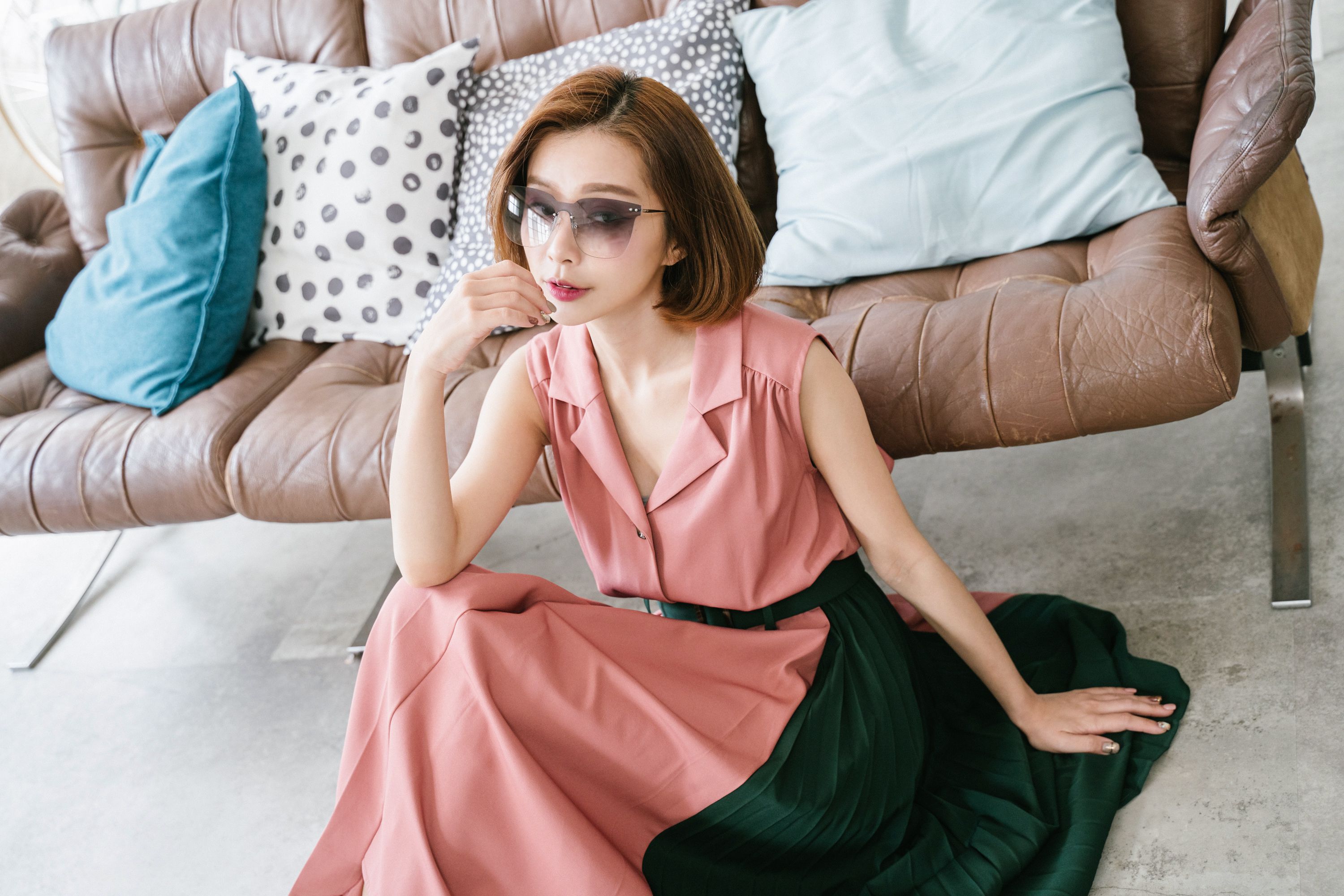 ALEGANT - 眉型無框設計果凍藍漸層墨鏡│UV400太陽眼鏡