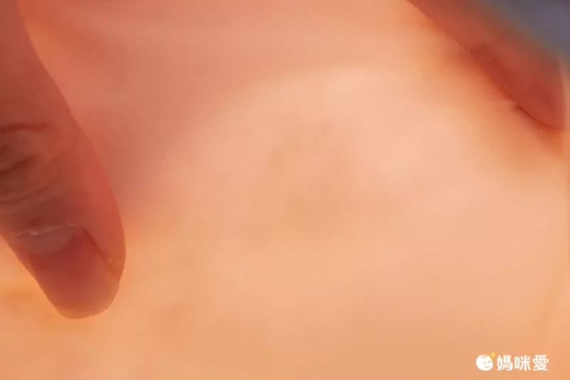 兒童衍縫輕量羽絨背心-米白色蔬果-含绒量86%~90%