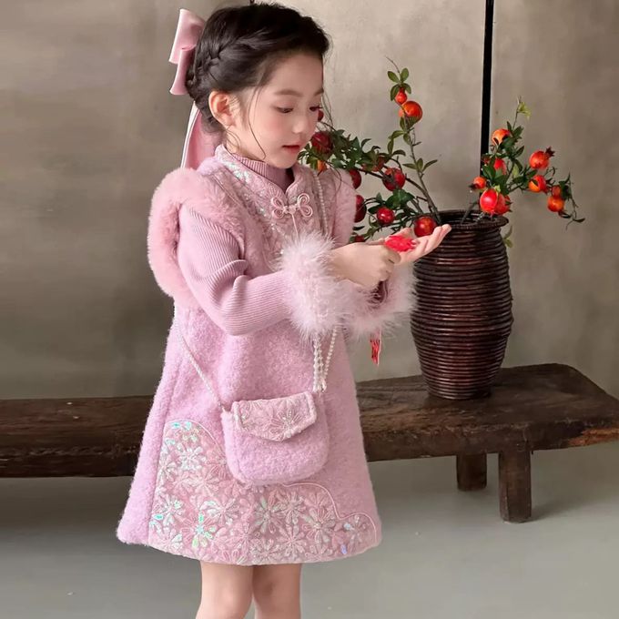 love, charlotte - 甜美新中式旗袍領七彩亮片花朵洋裝贈珠鏈斜背包 - 洋裝＋內搭＋珠鏈斜背小包 - 甜美粉