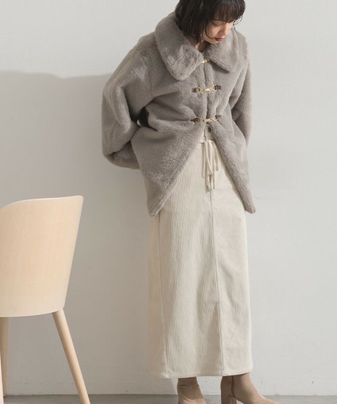 日本 ELENCARE DUE - 魅力金扣柔軟蓬鬆仿毛翻領大衣外套-象牙白