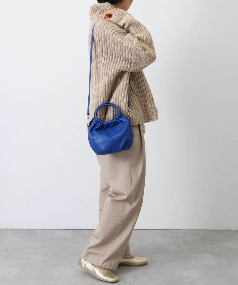 日本 COOCO - 2WAY柔軟皮革豆形手提小包/側背包-淺灰杏 (W14*H20*D12cm)