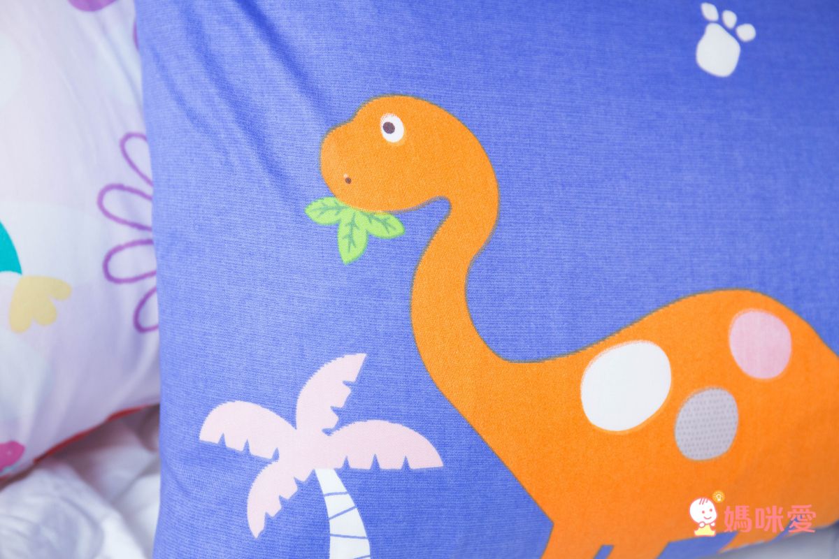 鴻宇 HongYew - 防螨抗菌100%美國棉兒童纖維枕-恐龍公園-1896-橘