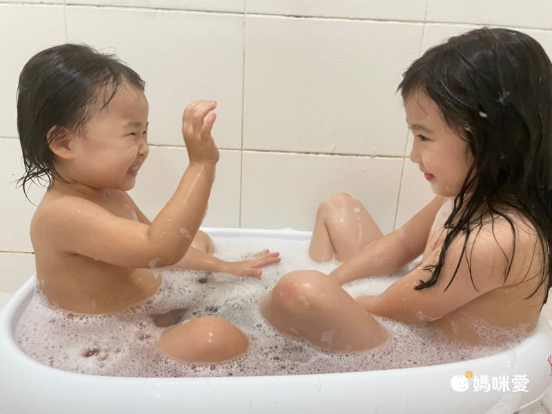 Karibu - 嘉嬰寶嬰兒摺疊浴盆-藍色Hello Kitty