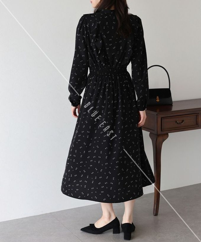 日本 BLUE EAST - 成熟摺邊典雅小花束腰長袖洋裝-黑