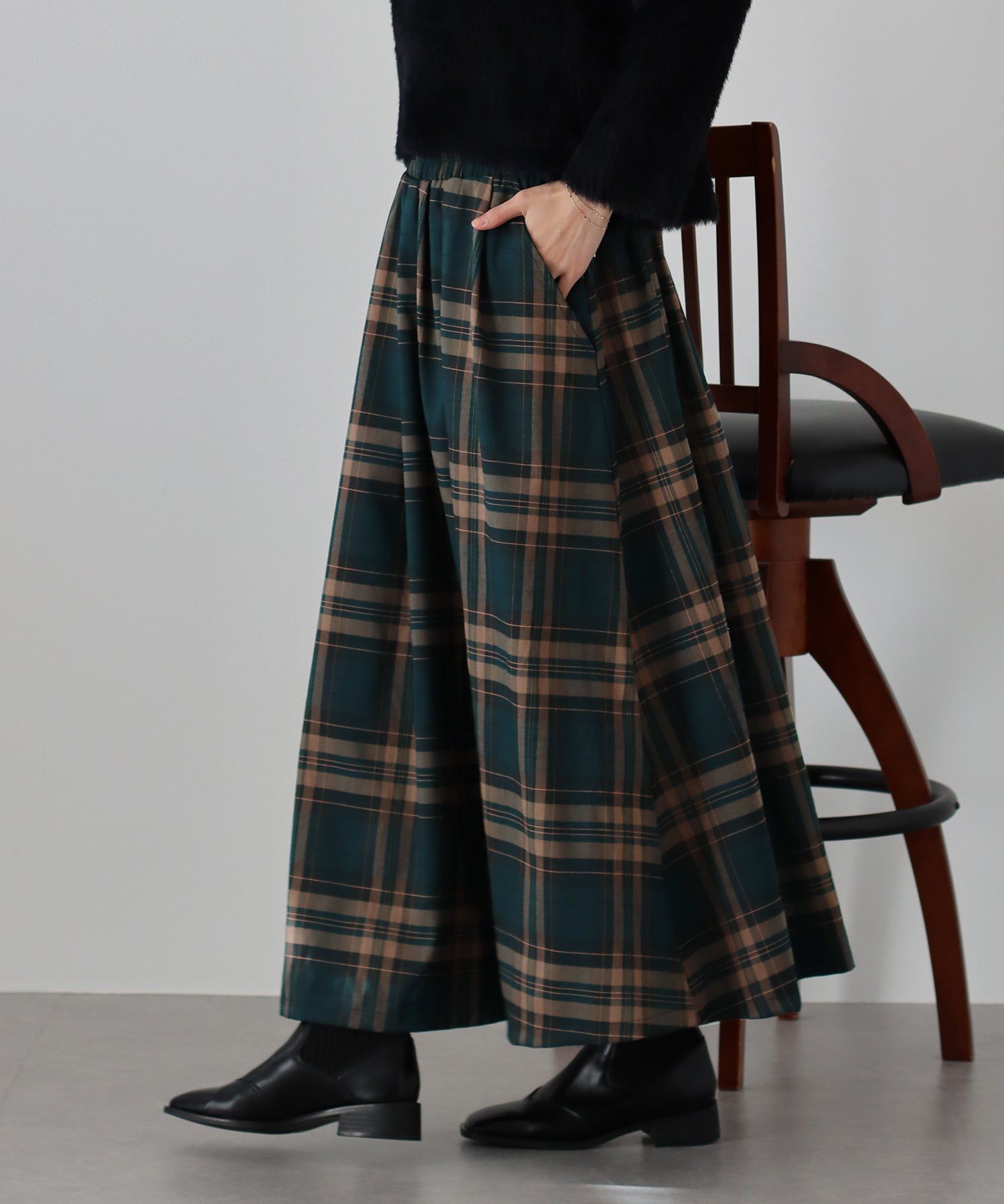 日本 BLUE EAST - [經典推薦]英倫格紋傘狀修身長裙-酒紅