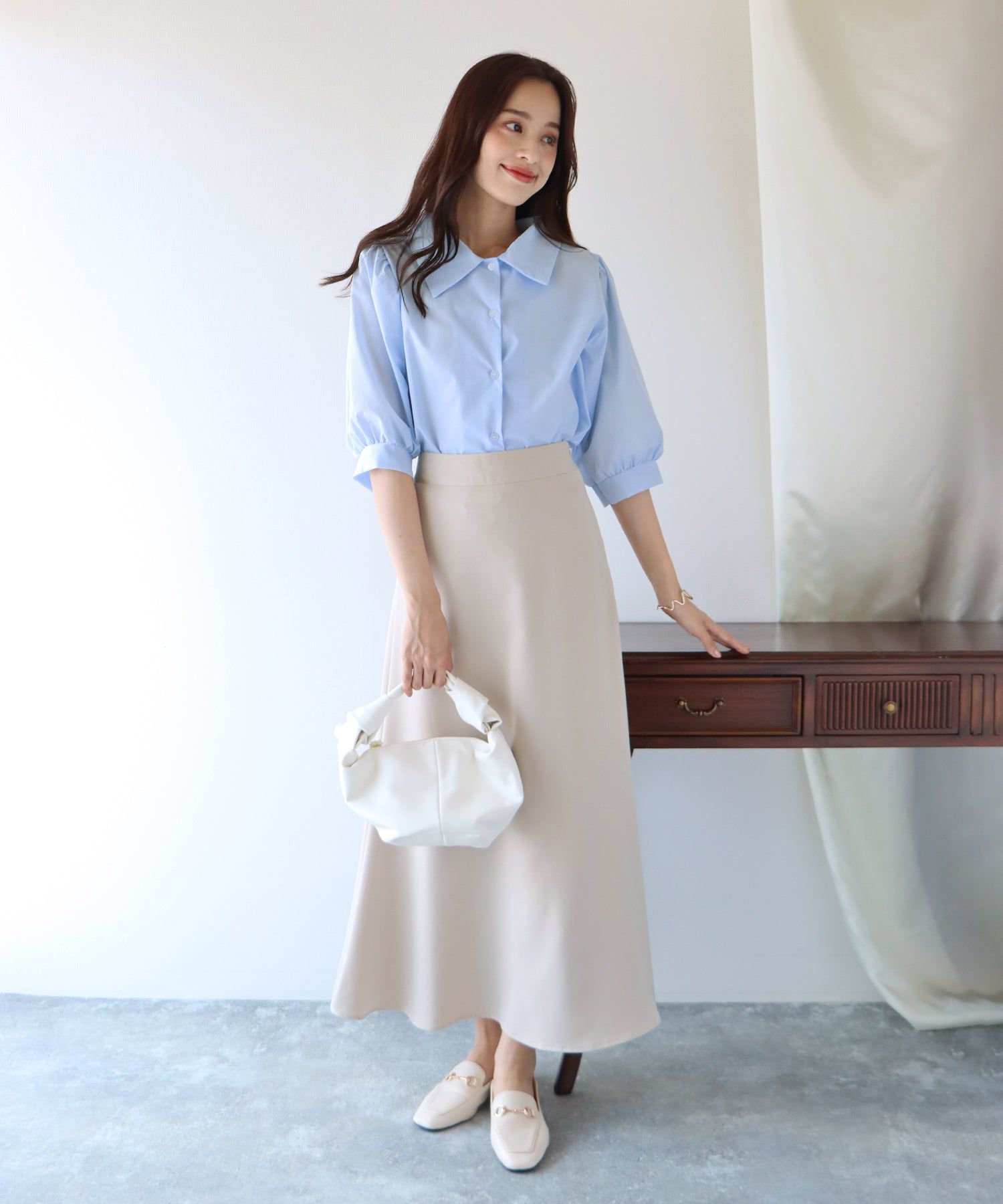 日本 BLUE EAST - 百搭翻領澎澎袖襯衫-直條紋-水藍