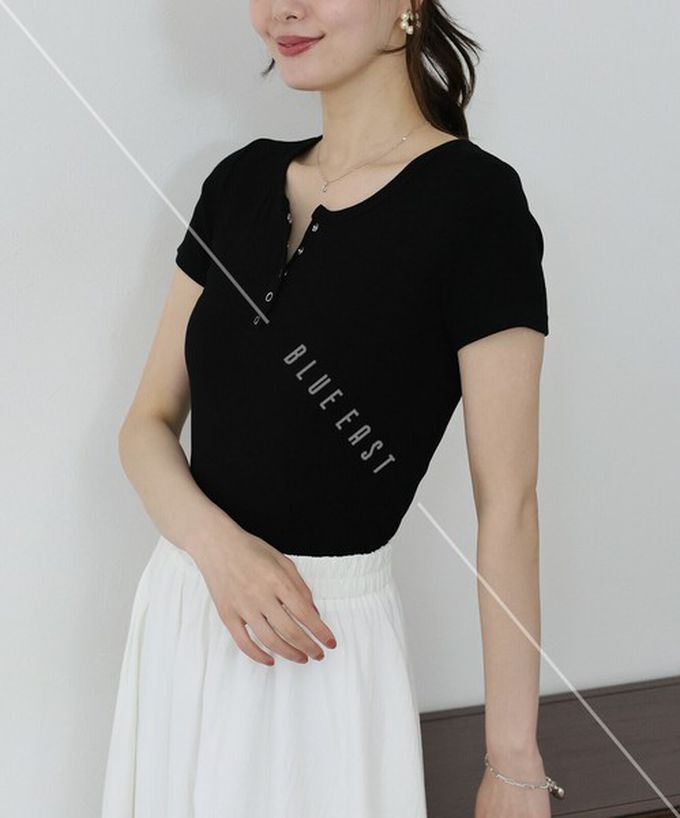 日本 BLUE EAST - 亨利領合身美型短袖上衣-白