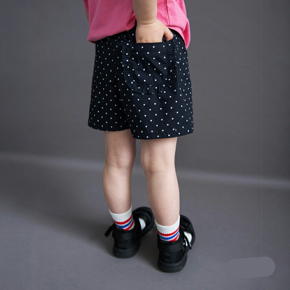 清爽可愛摺邊後口袋短褲-點點-黑