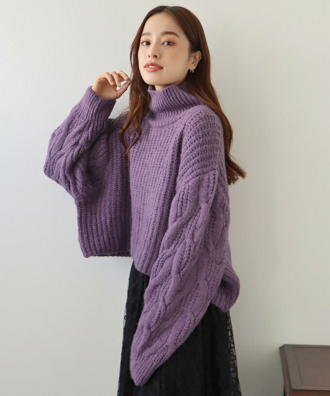 日本 BLUE EAST - 高領麻花編泡泡袖短版毛衣-象牙杏