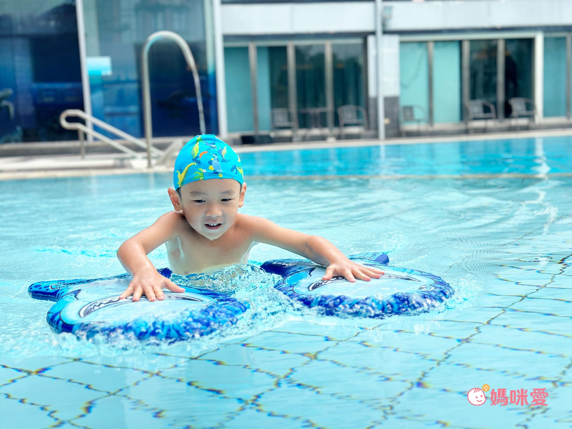 親子友善【承攜行旅 高雄六合館】破百坪賽車場 / 戶外泳池