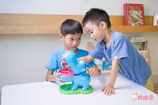 訓練小手抓握力！美國【Learning Resources 桌遊】