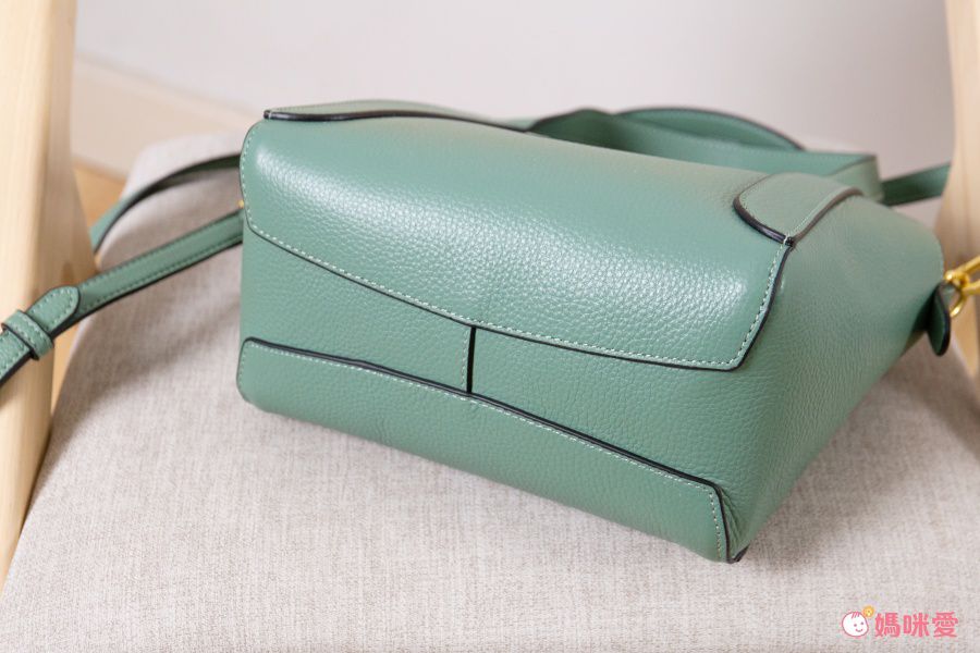 真皮斜跨小水桶包-附斜背帶-米白色 (21x12.5x18cm)