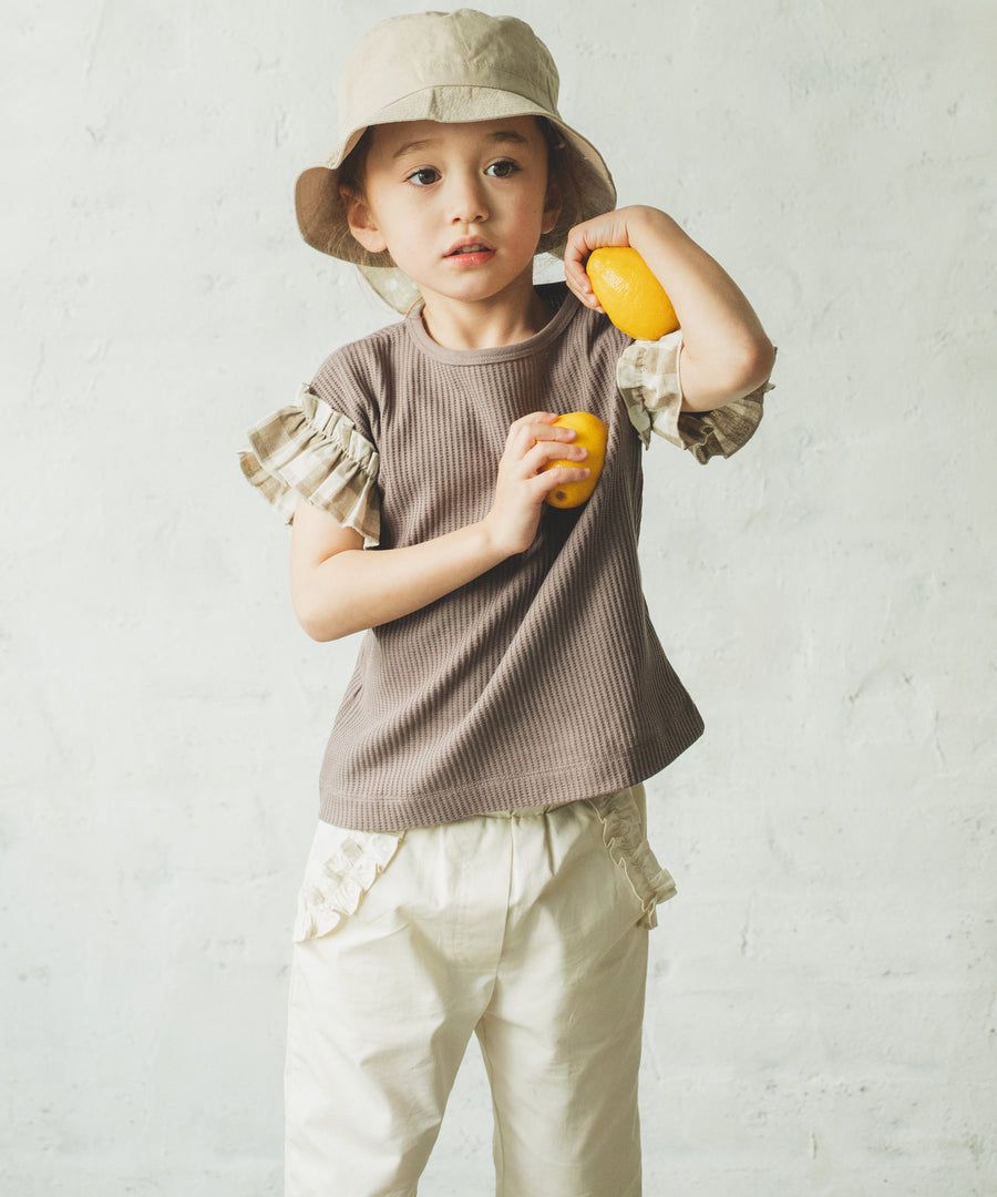 日本 PAIRMANON - 荷葉衣袖拼接鬆餅紋短T-點點-灰杏X白底點