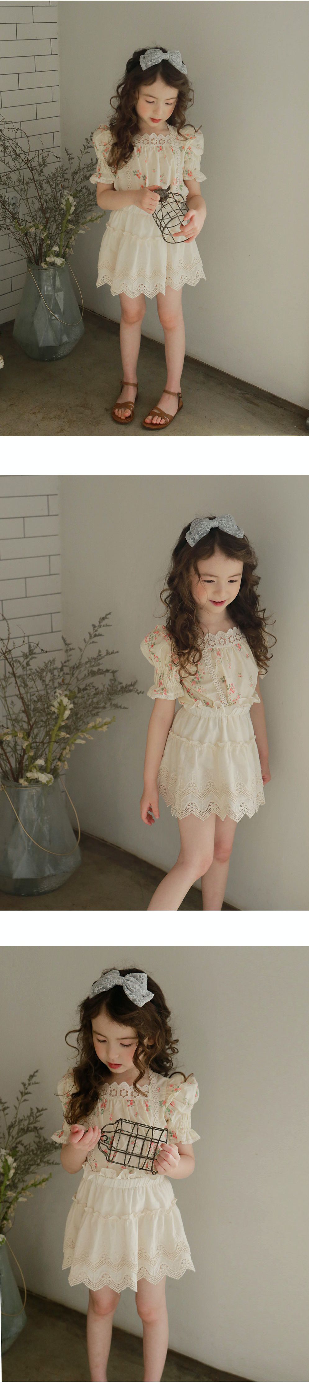 韓國 PuellaFLO - ㄩ字領公主袖花花上衣-米黃