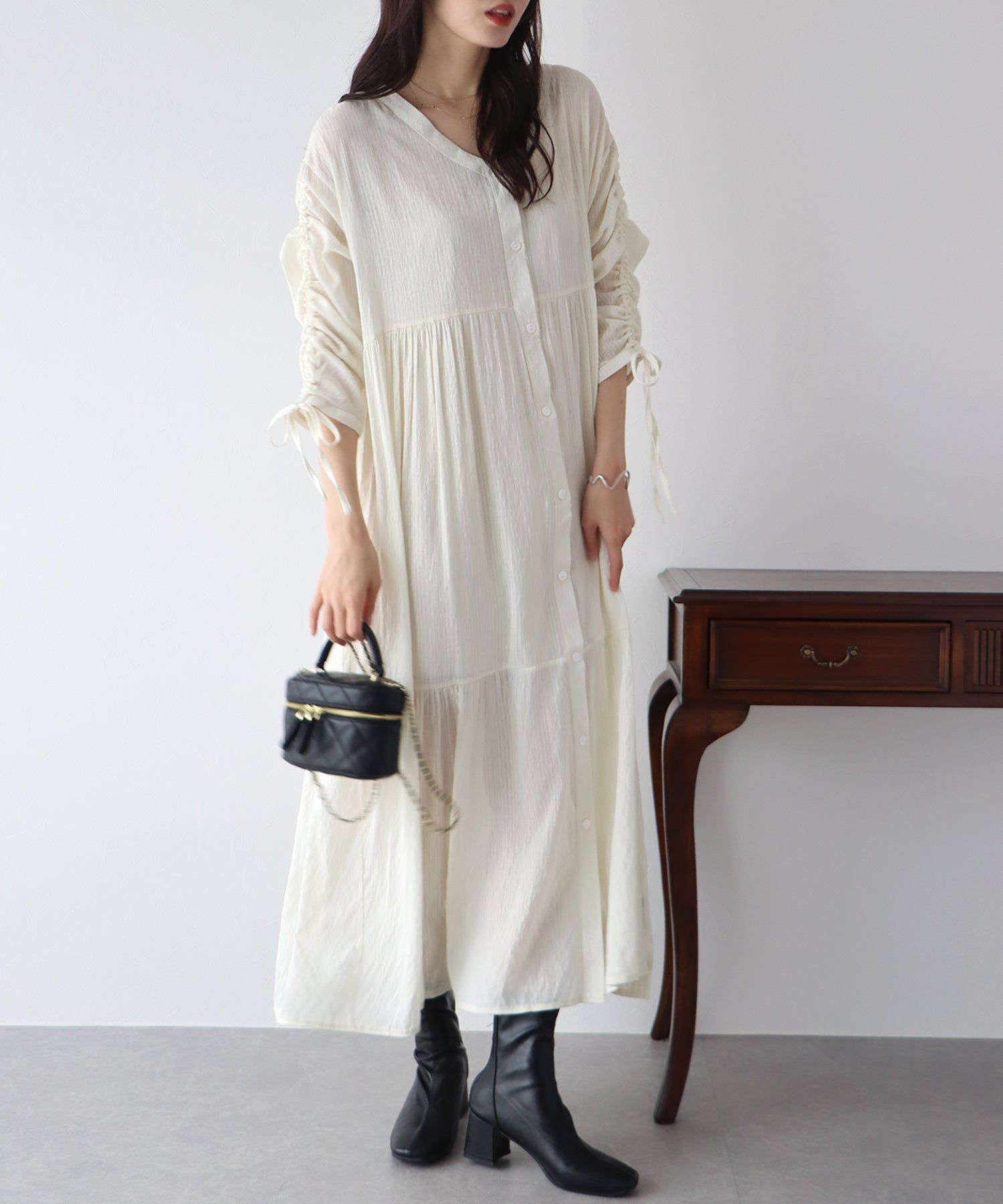 日本 BLUE EAST - 楊柳文藝抽繩長版襯衫-米杏