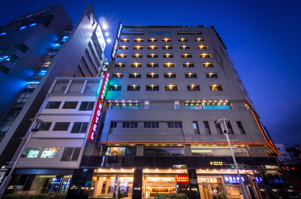 雙星大飯店 ★ 步行3分鐘就到台中火車站