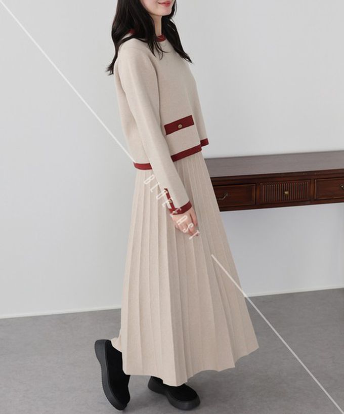 日本 BLUE EAST - 金釦滾邊針織上衣+優雅百摺長裙(2件組)-棕x藍