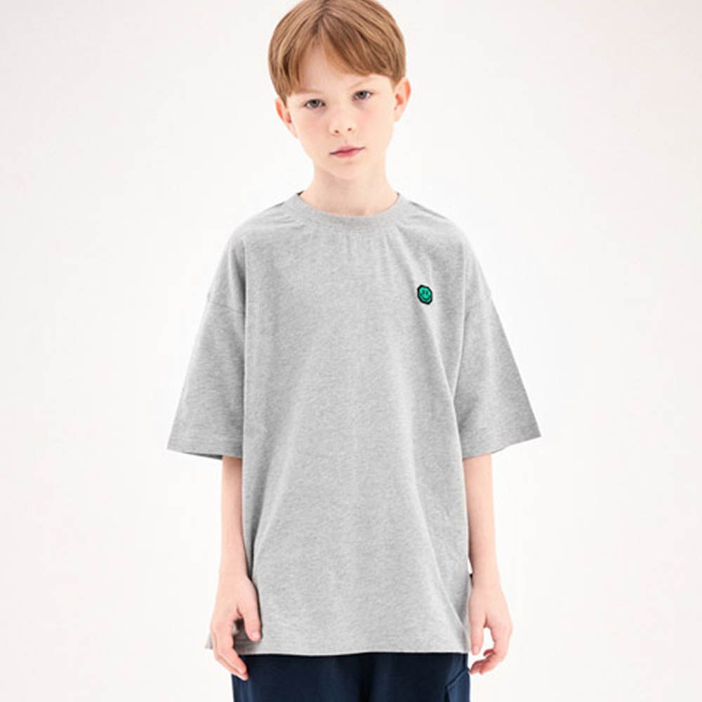 小笑臉裝飾寬鬆純棉短袖上衣-淺灰