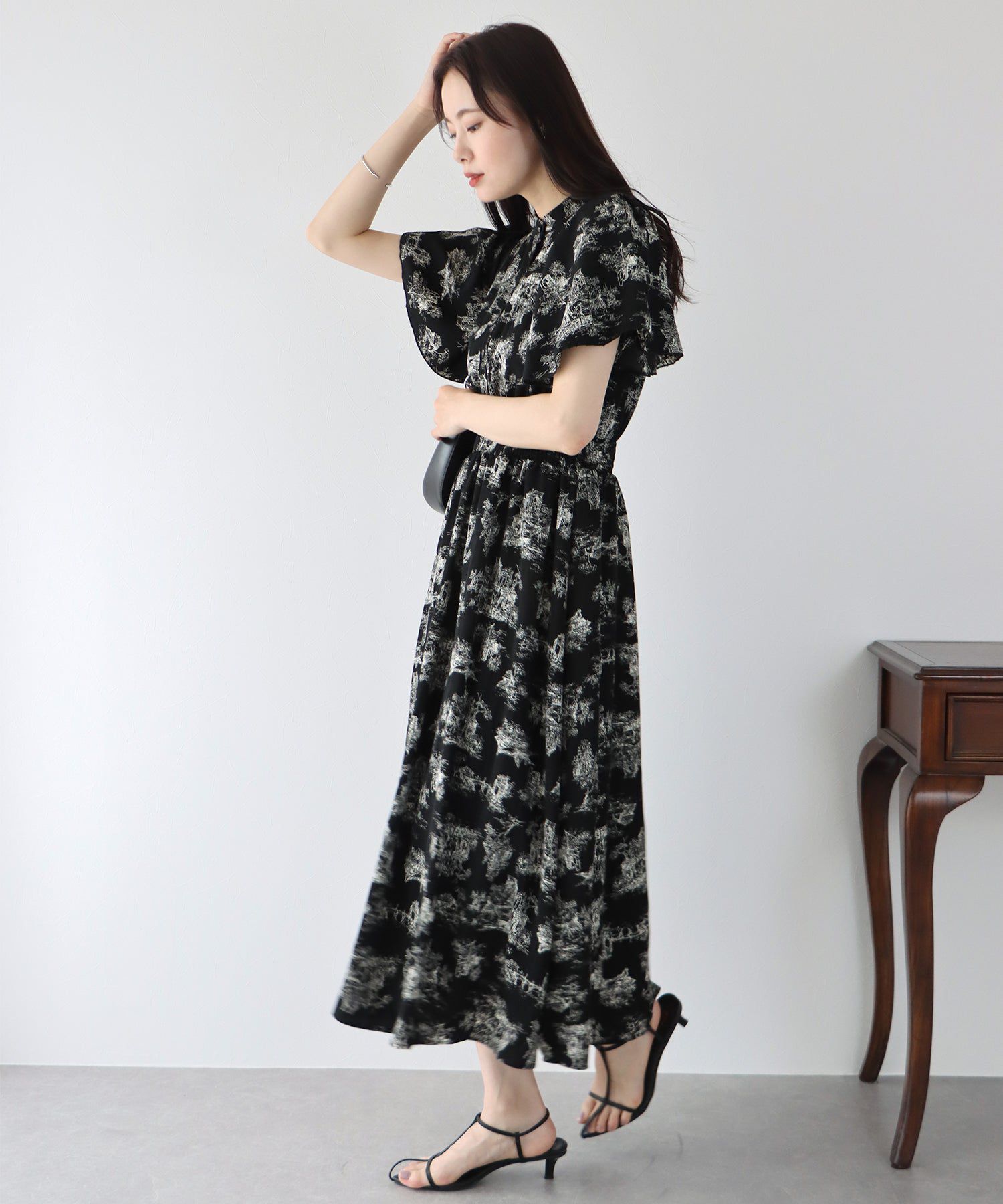 日本 BLUE EAST - 浪漫時光碎花雪紡短袖洋裝-寧靜花園-淺粉紫