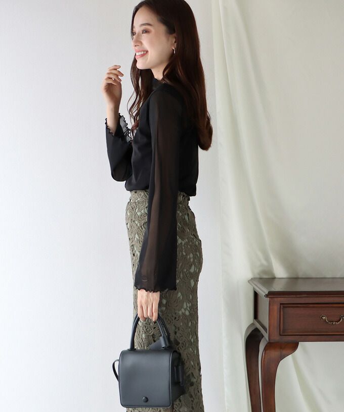 日本 BLUE EAST - 百搭木耳捲邊長袖上衣-白杏