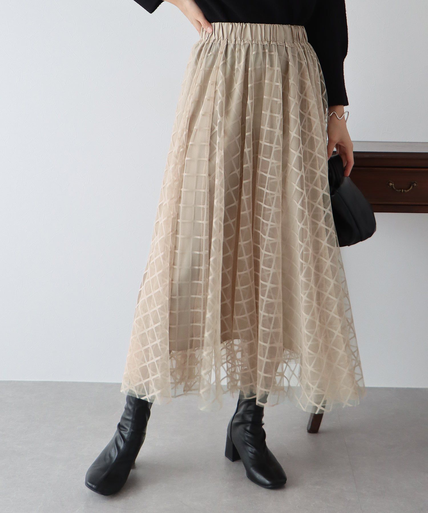 日本 BLUE EAST - 優雅格紋修身紗裙-簡約黑