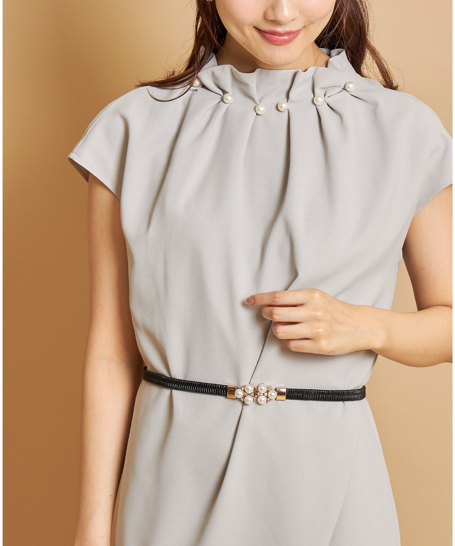 日本 tocco-closet - 高雅珍珠皺摺簡約洋裝-知性黑