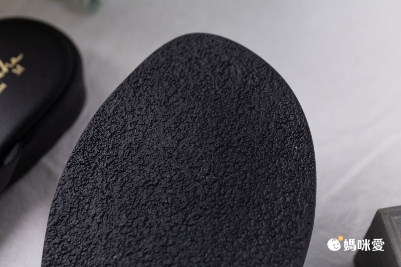 日本女裝代購 - 日本製 交叉繫帶平底涼鞋-經典黑