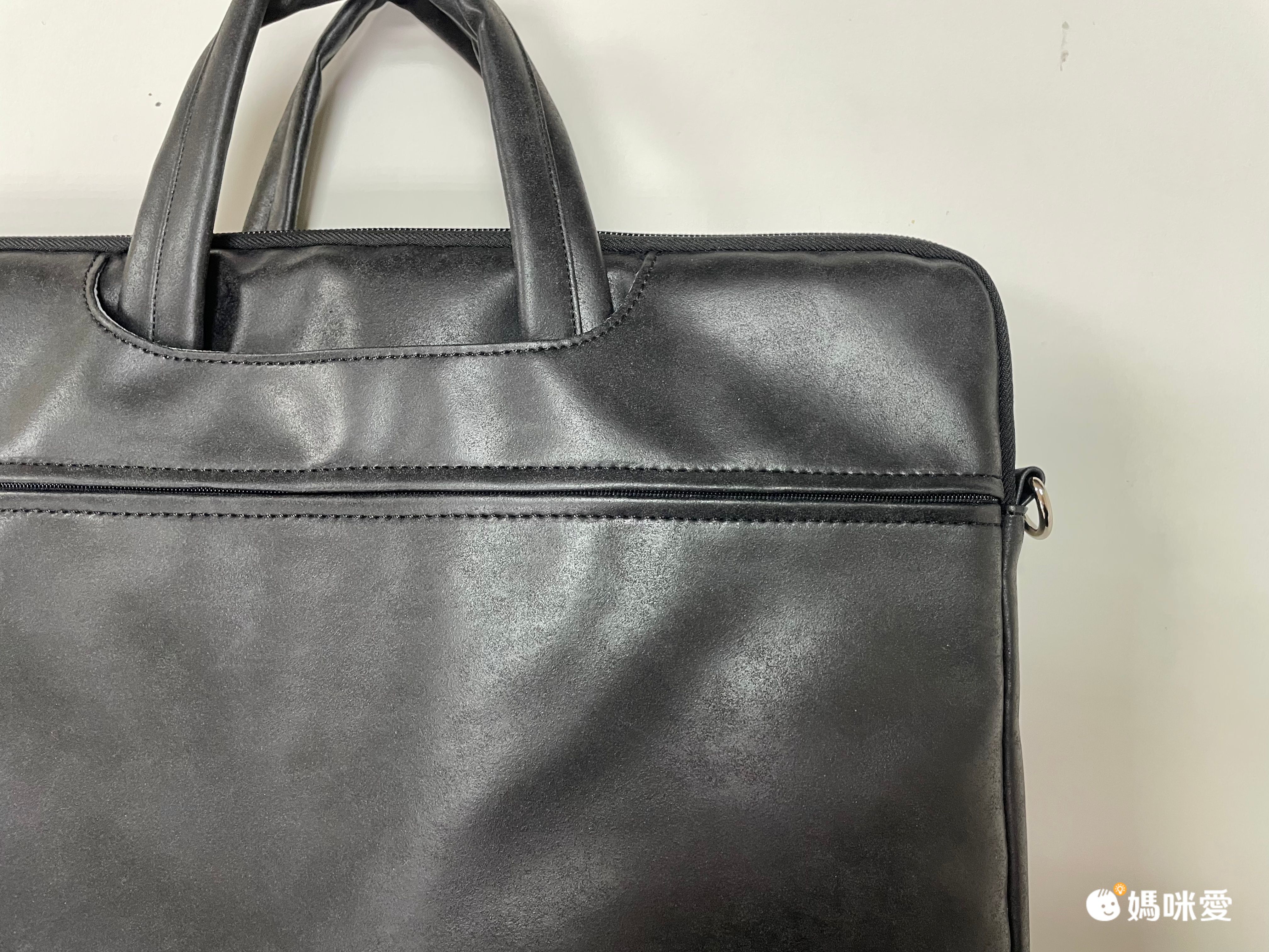 PU防潑水手提/肩背2用式電腦包-仿舊黑-附背帶