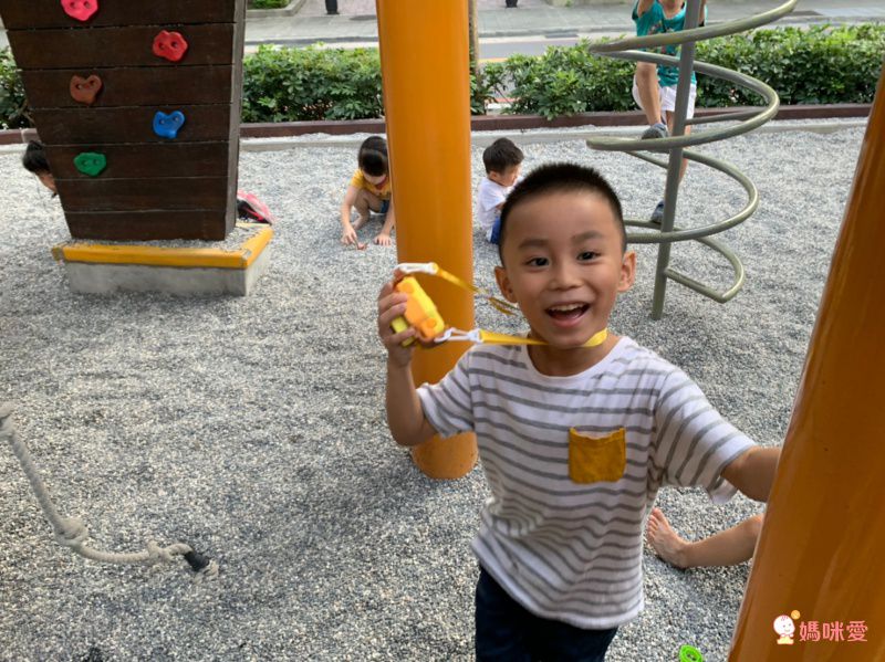 FUNY - Kids童趣二代數位相機-黃小鹿-【升級附贈】32G記憶卡