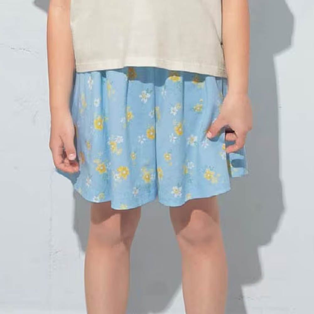 GITA 純棉薄涼傘狀短褲-花朵-水藍