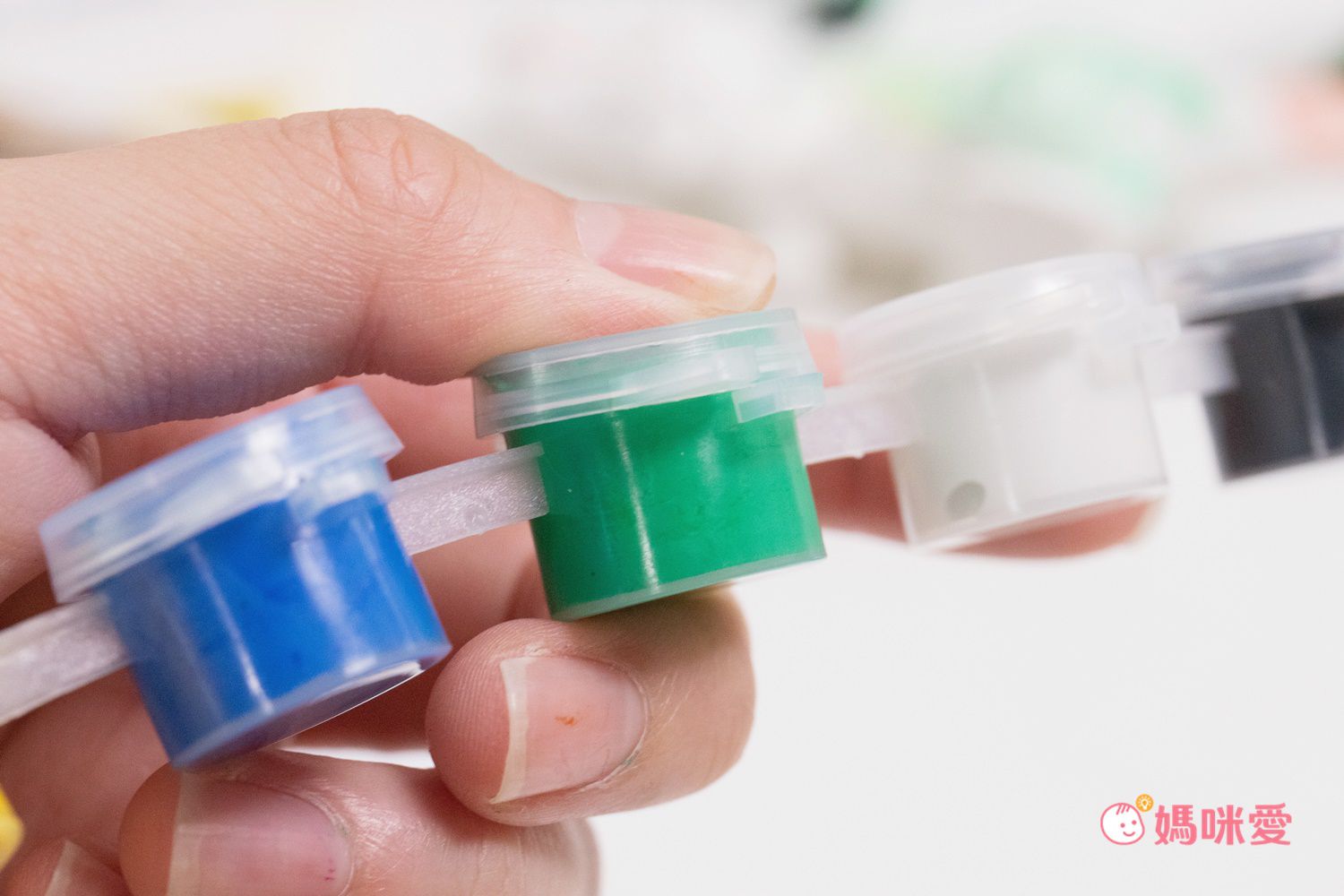 樂彩森林 - DIY恐龍彩繪組-腕龍(內附恐龍模型與10張恐龍畫紙) (22x6x18)