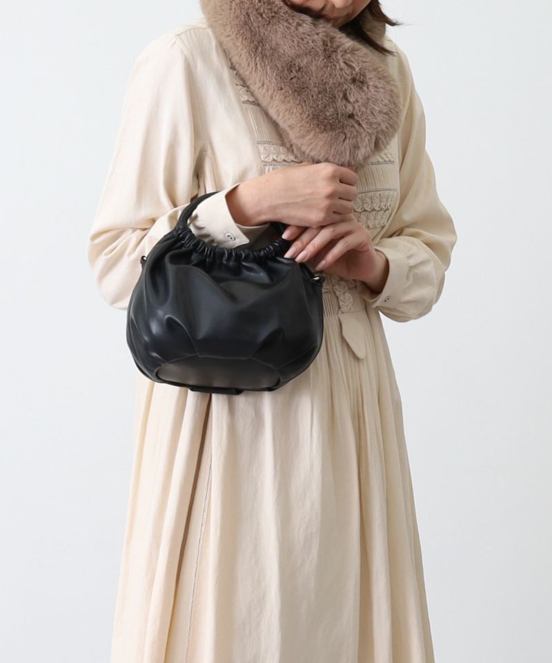 日本 COOCO - 2WAY柔軟皮革豆形手提小包/側背包-淺灰杏 (W14*H20*D12cm)