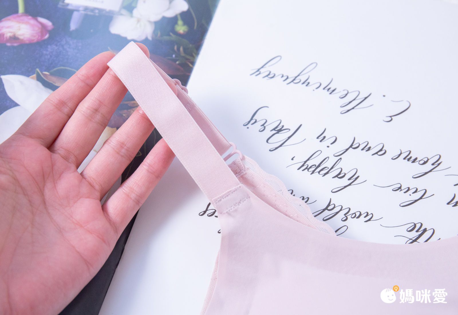 香茉 CHANMODE - 輕透無痕蕾絲美背呼吸捧杯內衣-貼合內衣款-黑/膚/粉-內衣x3件